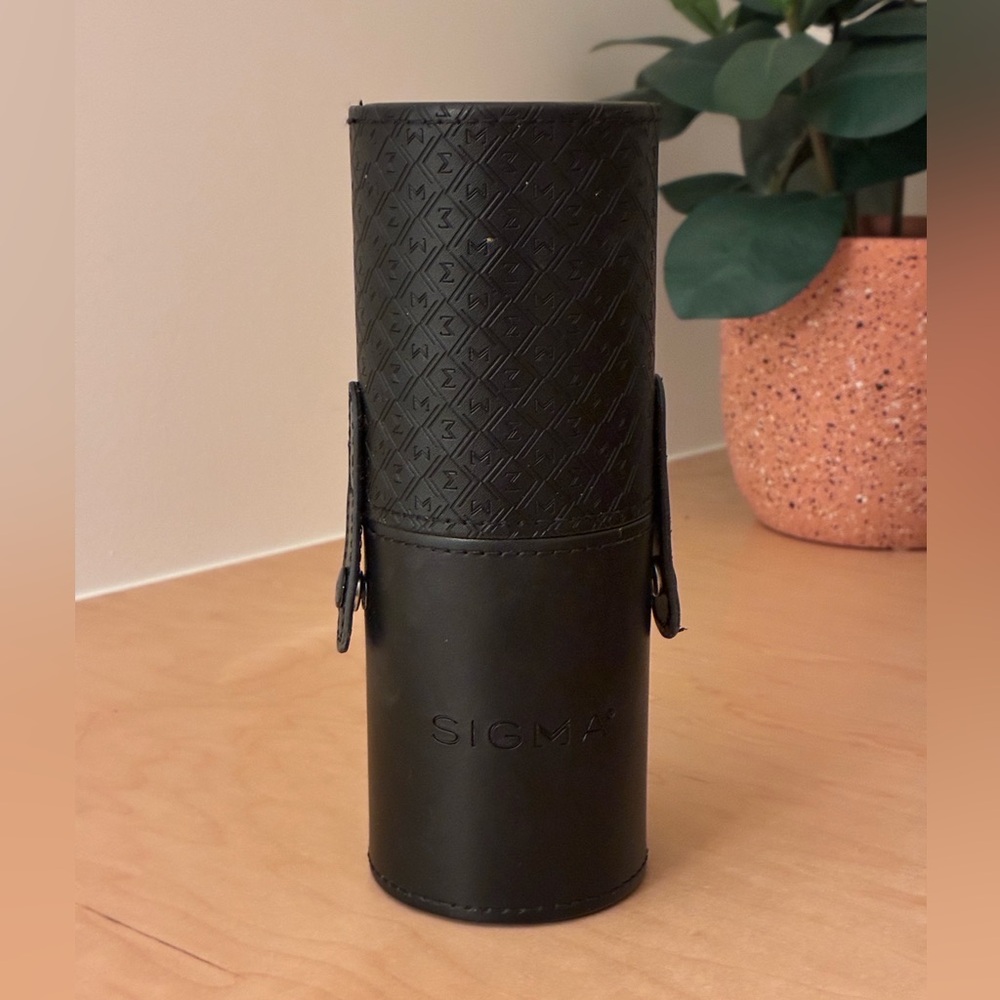 Sigma Black Travel Brush Holder